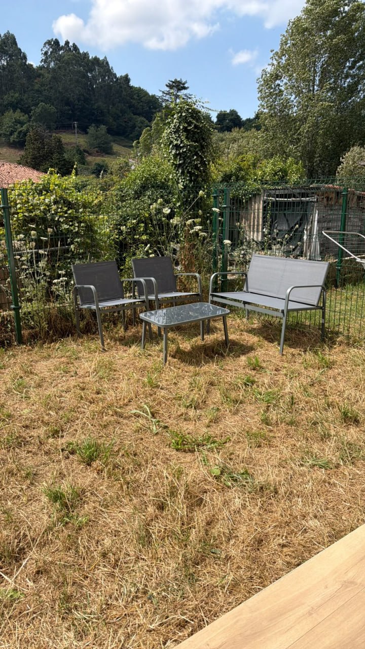 Jardín privado con zona de descanso